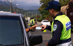 Un mes y medio podría tardar la tortuosa emisión de licencias de