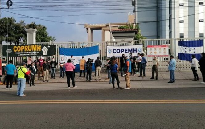 Maestros Protestan Contra Ley Que Toca Los Institutos De Previsi N