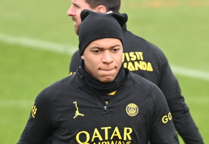 Mbappé dice que seguir en el PSG es la única opción en este momento