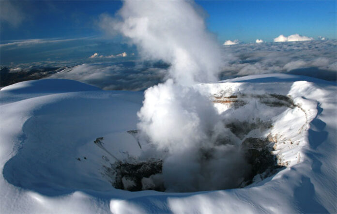 El volcán Nevado del Ruiz sigue con actividad inestable y en alerta