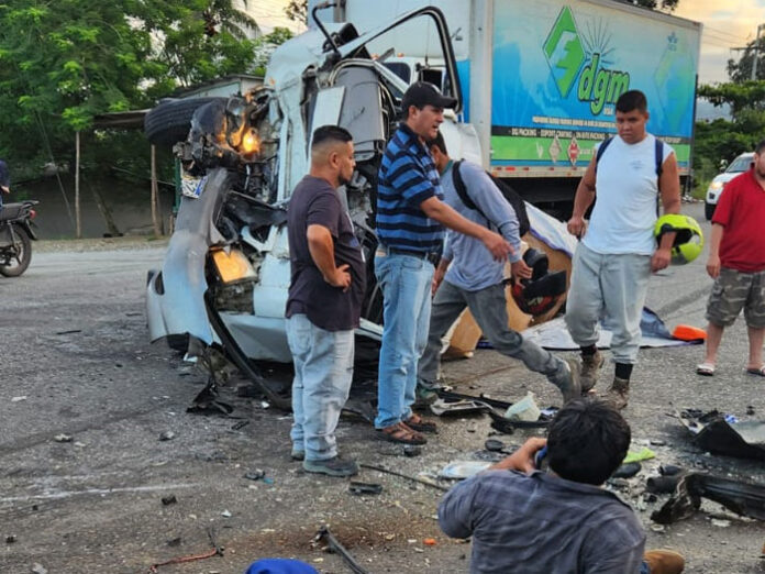 Al Menos Cuatro Personas Heridas En Aparatoso Accidente En Tela