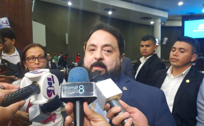 Redondo Denuncia Eventual Renuncia De Diputado Al Parlacen Para Ser