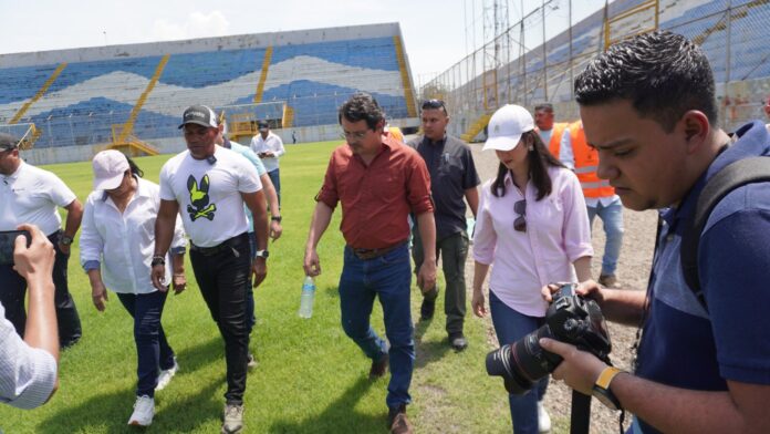 Nueva Grama Del Estadio Moraz N Est Contaminada De Hongos Revela