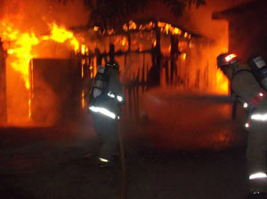 Incendio consumió vivienda en colonia 21 de octubre