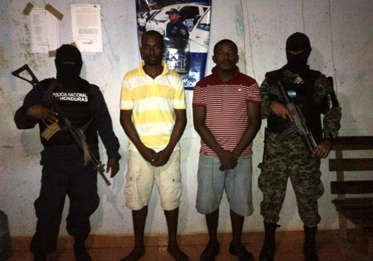 Fusina captura a dos personas con 10 kilos de droga, armas y dólares en la Mosquitia hondureña