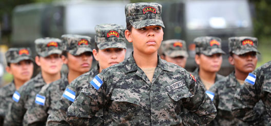 mujeres-militares2365