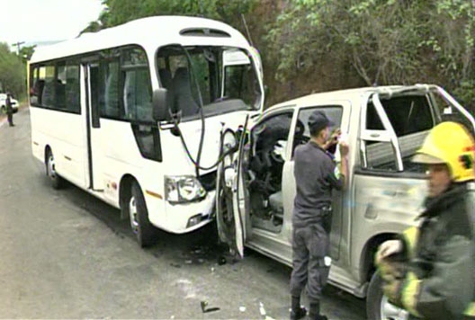 Al menos 10 personas resultan lesionadas en accidente vial en aldea El Chimbo