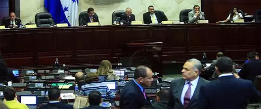 diputados discutiendo
