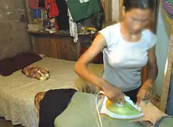 madre planchando