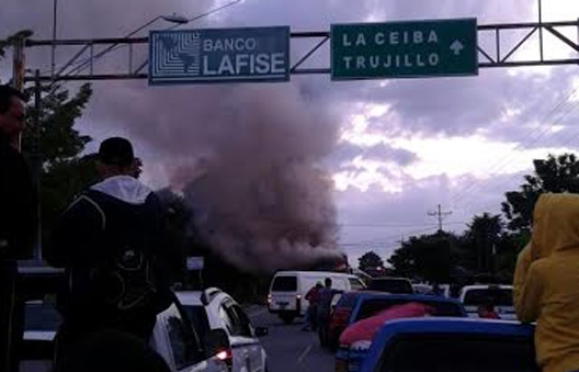 bus quemado dentro