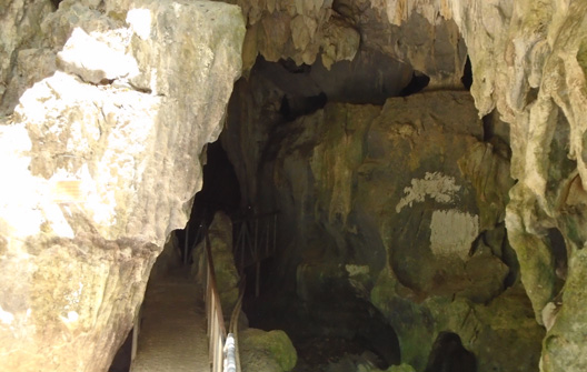 Entrada a la cueva de talgua