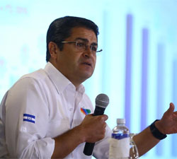 Presidente en cumbre de cafe