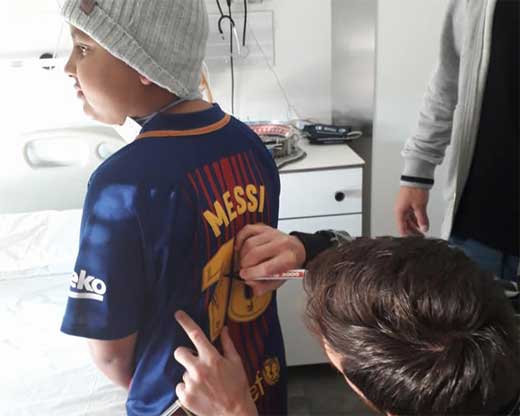 Messi firma Gustavito