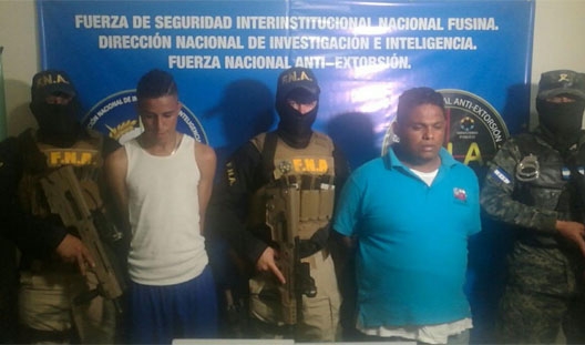 Detienen A Dos Supuestos Extorsionadores En La Colonia El Pedregal De