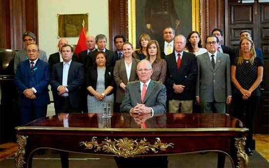 renuncia presidente del Perú
