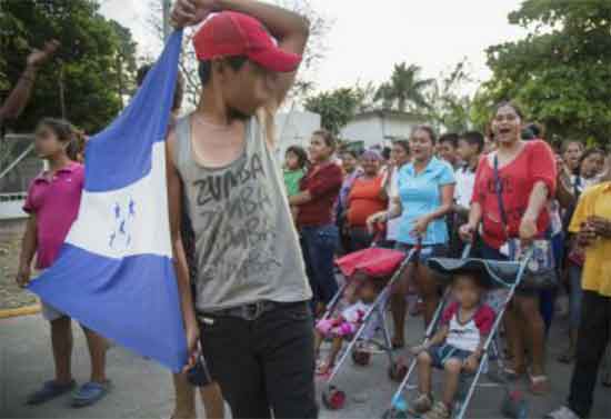 mujeres niños