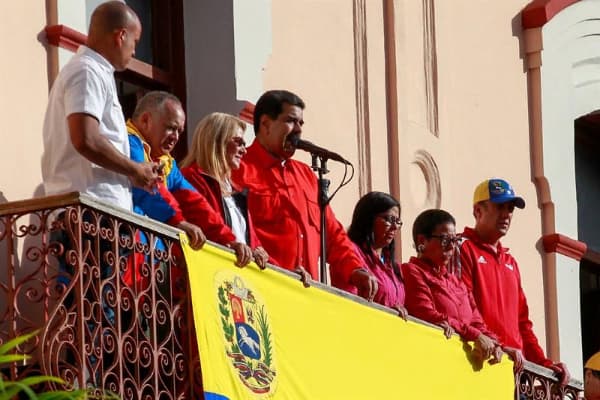 El presidente de Venezuela Nicolás Maduro c. Miraflores