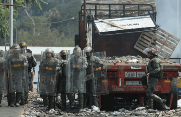 frontera venezuela coombia queman camiones ayuda humanitaria