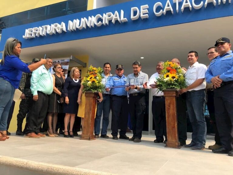 Con éxito se inaugura Jefatura Municipal en Catacamas