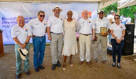 Roatán Electric Company inaugura proyecto de electrificación para la Isla de Santa Elena