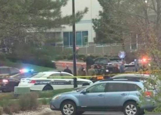 Al menos dos heridos y dos arrestados en tiroteo en escuela de Colorado
