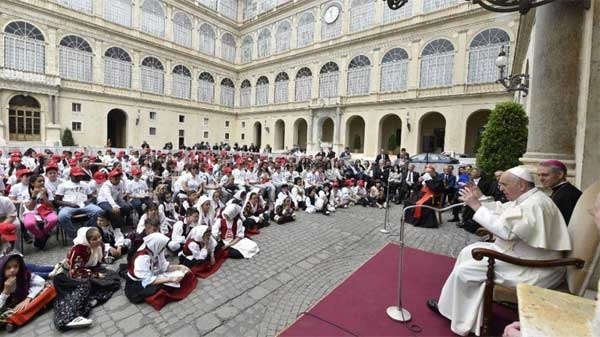 El papa conversa con 400 niños italianos, afectados por tragedias | Proceso Digital