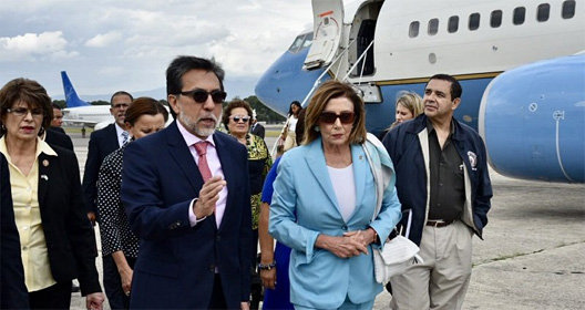 pelosi llega CA