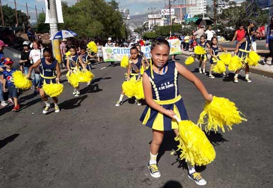 desfile 3 hoy