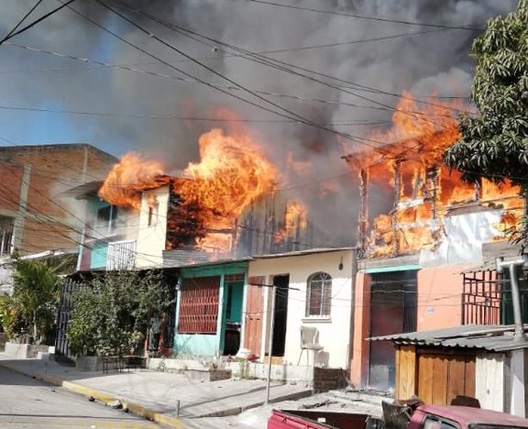 Varias casas quemadas en imponente incendio en barrio capitalino Bella  Vista | Proceso Digital