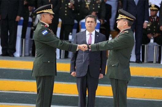 Realizan ceremonia de traspaso de mando en cúpula de las Fuerzas Armadas