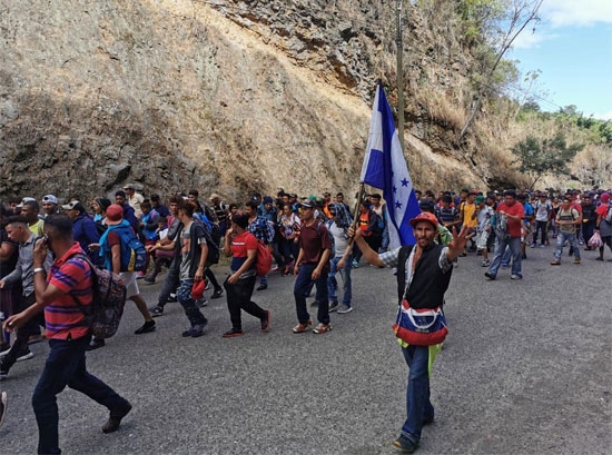 Más de 2,000 hondureños ingresaron a Guatemala con la caravana migrante