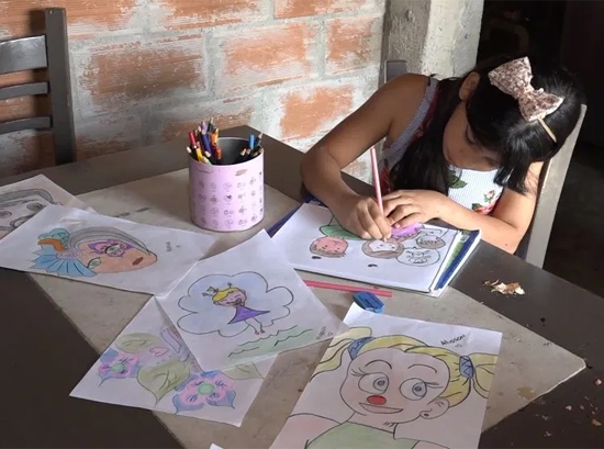 Competitivo diferente Levántate Niña de Medellín vende dibujos para comprar ordenador y estudiar desde casa  | Proceso Digital