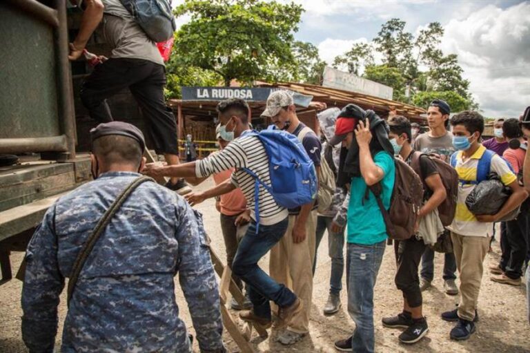 El hambre y un muro de soldados acaban con el sueño americano de hondureños