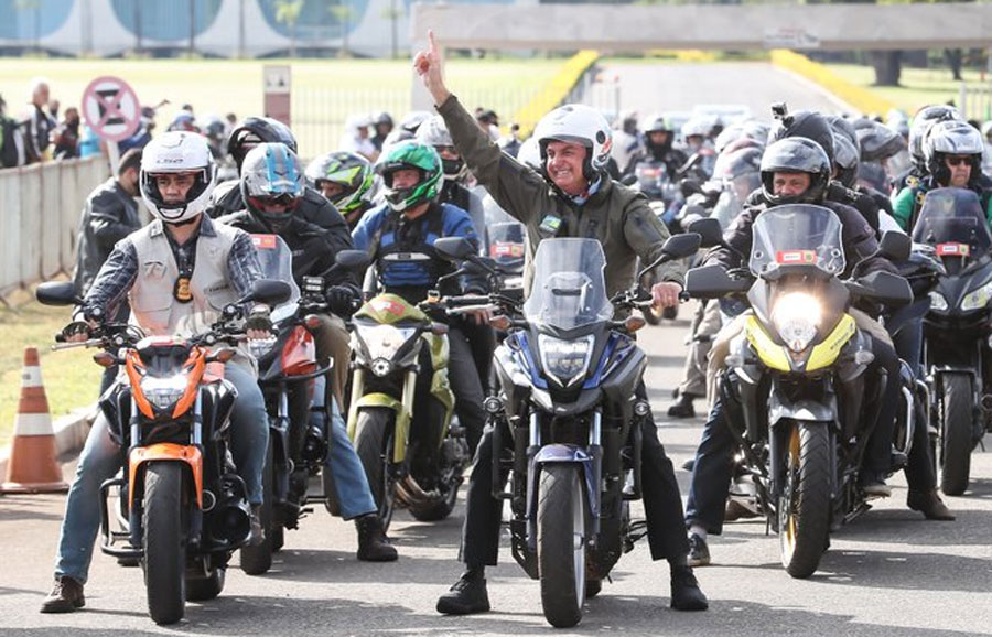 Bolsonaro encabez caravana de motos en Sao Paulo y otra vez fue