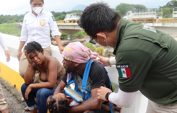 Agentes mexicanos desintegran cuarta caravana migrante en estado