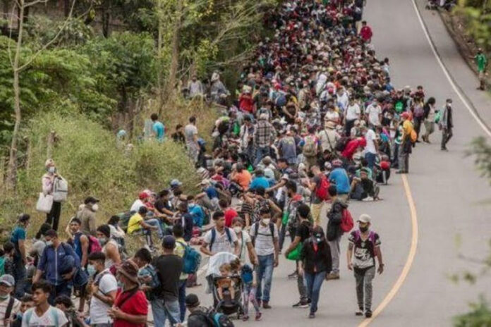 Caravana migrante de M xico vuelve a cambiar de rumbo y va hacia