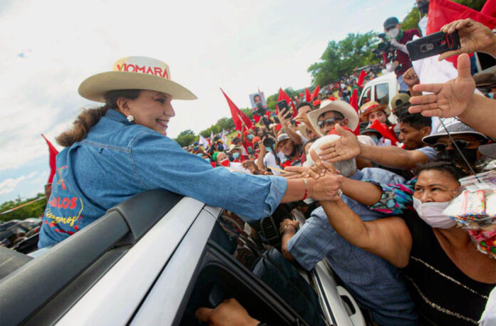 Con multitudinaria caravana de veh culos reciben en el sur a