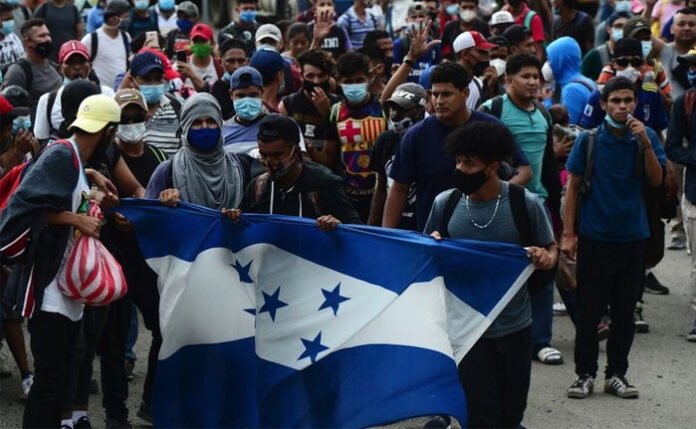 La caravana migrante aguarda en Ciudad de M xico y estudia sus