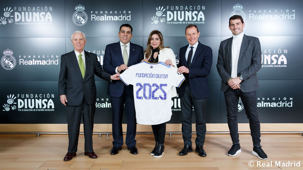 La Fundaciones Diunsa y Real Madrid renuevan convenio escuelas en Honduras