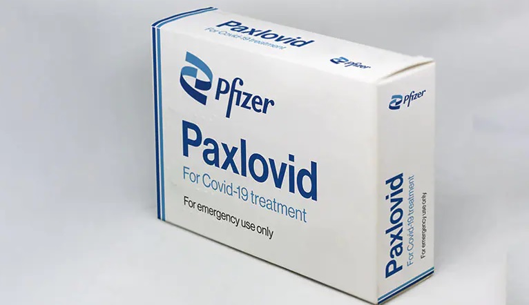 OMS recomienda el uso de un antiviral de Pfizer en casos no graves de COVID
