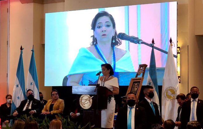 Enma-Calderon-premio