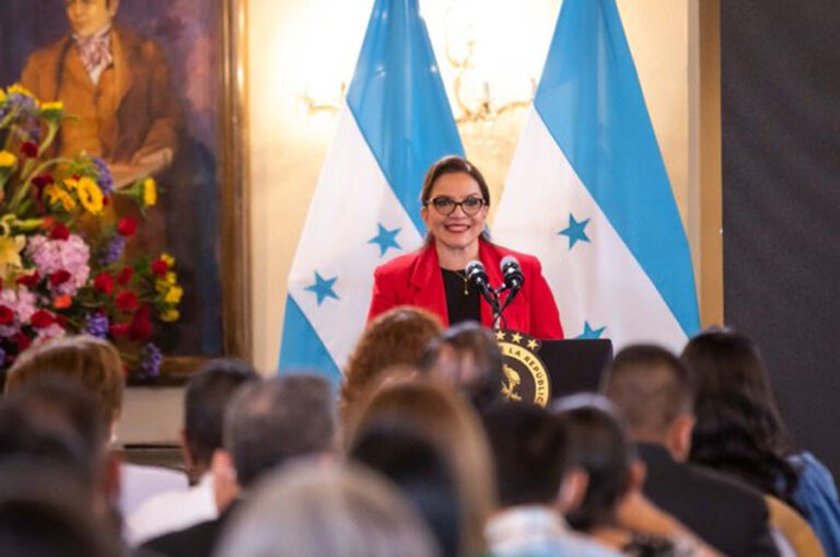 Presidenta Castro habló con Kamala Harris para que todos los países participen en Cumbre de las Américas