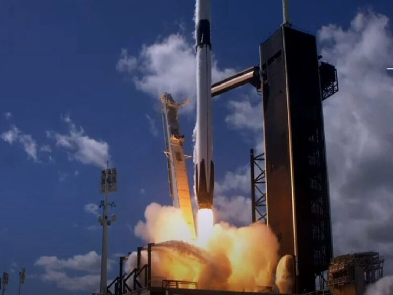 El cohete de la misión Crew-5 despega de Cabo Cañaveral con 4 astronautas