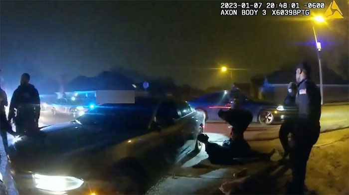 Autoridades publican el vídeo de paliza de la policía a afroamericano en EEUU