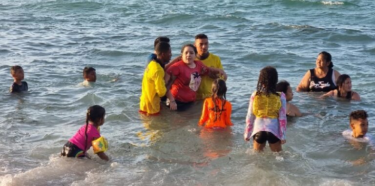 Más de 50 personas fueron salvadas de morir ahogadas en Semana Santa, reporta Cuerpo de Bomberos