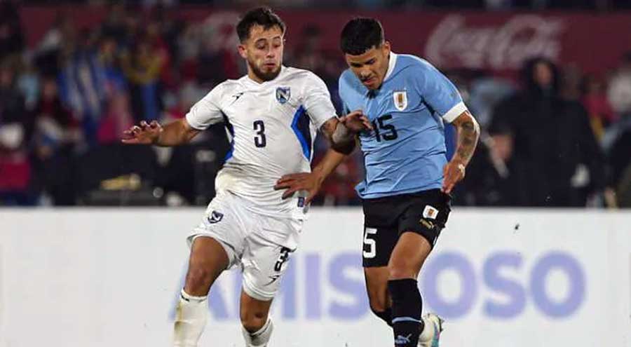 En el debut oficial de Marcelo Bielsa, su Uruguay renovado fue