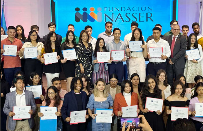 Un Centenar De Destacados J Venes Reciben Becas De Fundaci N Nasser