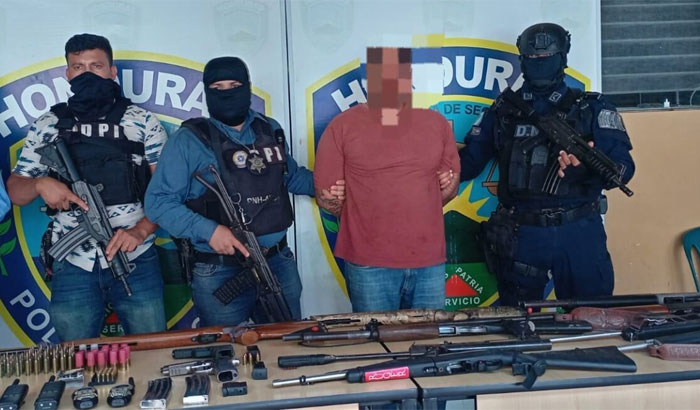 Police Arrest Alleged Member of 22R Criminal Group in Tegucigalpa; Seize Firearms and Drugs
