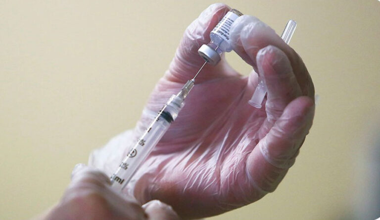 EEUU autoriza vacunas de Moderna y Pfizer contra las nuevas variantes de la COVID
