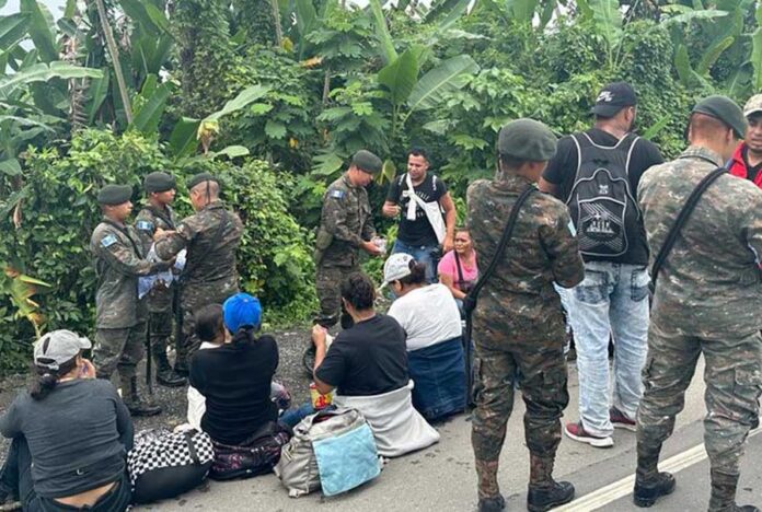 Caravana migrante nacida en Honduras se desintegra a su paso por